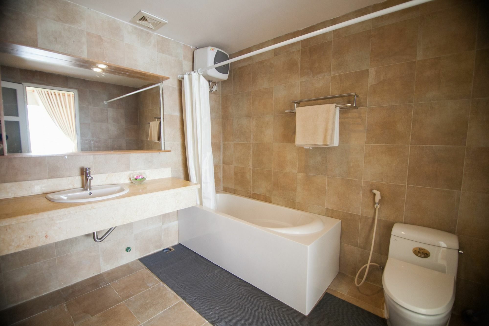 Merin City Suites Хошимин Екстериор снимка